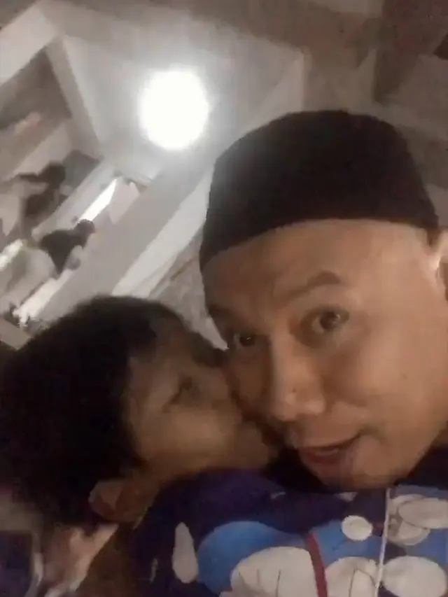 Momen Vicky Prasetyo melepas rindu dengan anak di rumah (Instagram Stories)
