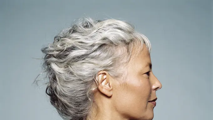 3 Penyebab Timbulnya 'Grey Hair' yang Harus Kamu Waspadai