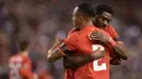 Pemain Liverpool, Kolo Toure, berpelukan dengan rekannya Nathaniel Clyne usai menaklukan Bordeaux pada laga Liga Europa di Stadion Anfield, Inggris, Kamis (26/11/2015). Liverpool berhasil menang 2-1. (AFP Photo/Oli Scarff)