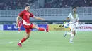 <p>Mauro Zijlstra mencoba menggapai bola saat pertandingan Timnas Indonesia U-22 melawan Mali U-22&nbsp;yang dilangsungkan di Stadion Pakansari, Bogor, Jawa Barat, Sabtu (15/11/2025). (Bola.com/M Iqbal Ichsan)</p>
<p>&nbsp;</p>