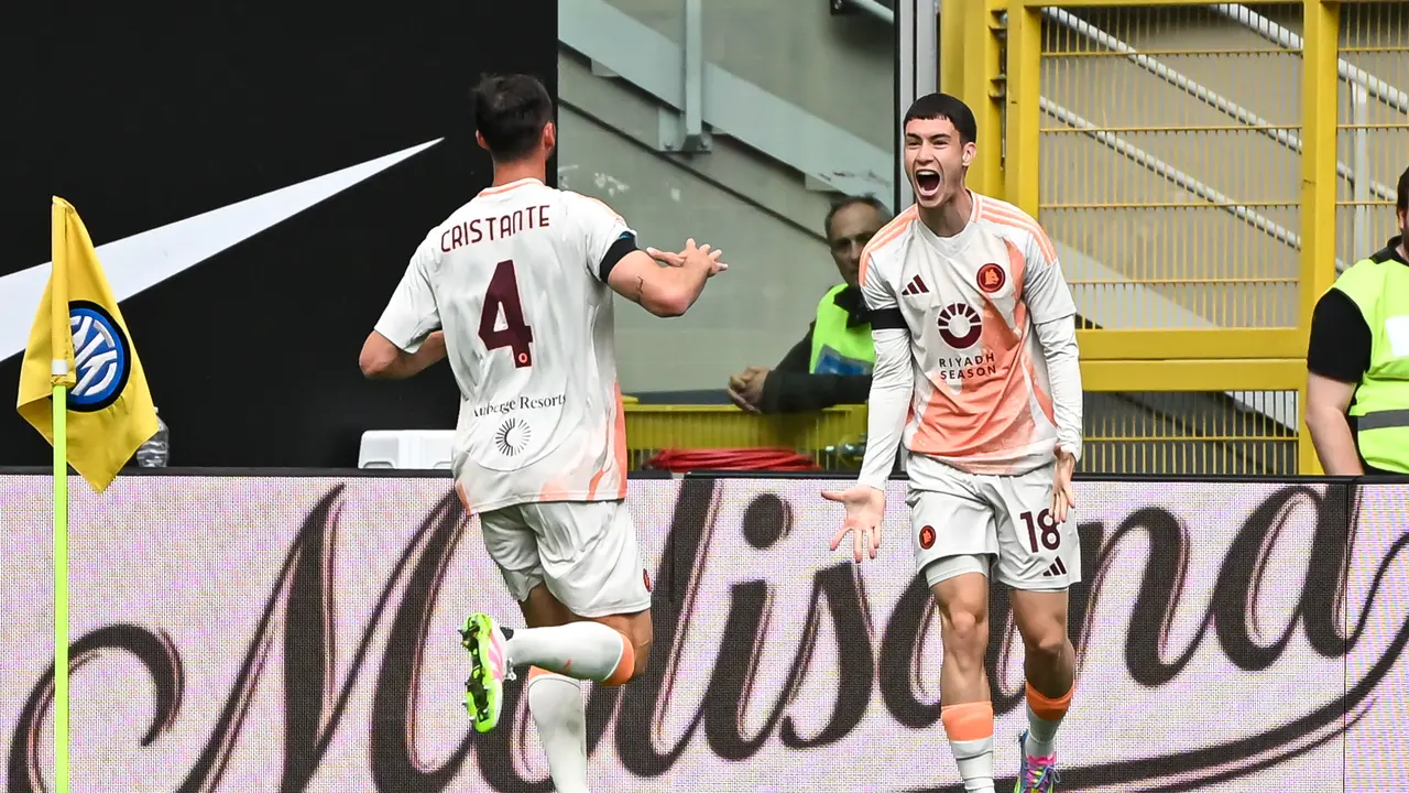 Selebrasi pemain Roma Matias Soule saat melawan Inter Milan di arena Liga Italia