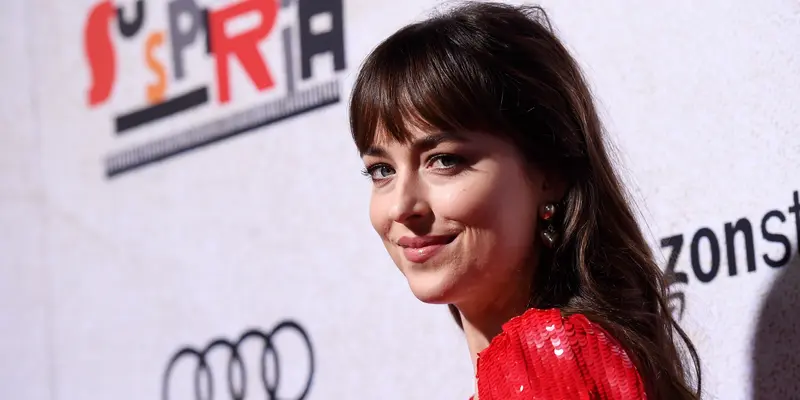 Dakota Johnson Tampil Cantik di Pemutaran Film Terbarunya