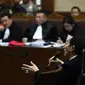 Darmawan Salihin ayah dari Alm Mirna memberikan kesaksian dalam persidangan lanjutan Jessica Kumala Wongso dengan agenda pemeriksaan saksi di Pengadilan Negeri Jakarta Pusat, Selasa (12/7). (Liputan6.com/Faizal Fanani)