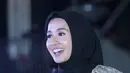 "Sesuatu yang halal harus disegerakan, doa ibu semoga itu jelas terjadi neng amiiiin," tulis Melly Goeslaw dalam komentar foto Laudya Cynthia Bella dan Afifudin Kalla. (Galih W. Satria/Bintang.com)