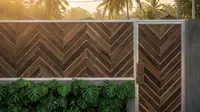 8 Model Pagar Rumah Ramah Lingkungan dari Kayu Daur Ulang Modern untuk Hunian Berkelanjutan