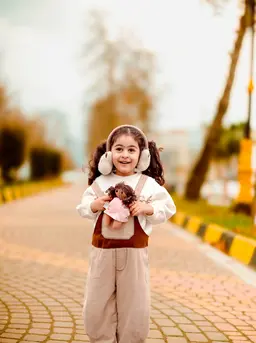 Salah satu kunci sukses dalam melatih anak berpuasa dengan memberikan apresiasi positif. (Foto/dok: Pexels/Mahdi Ahmadi)