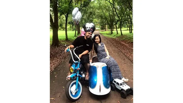 Jarang Tersorot, Ini 6 Potret Juliana Istri Pelawak Peppy