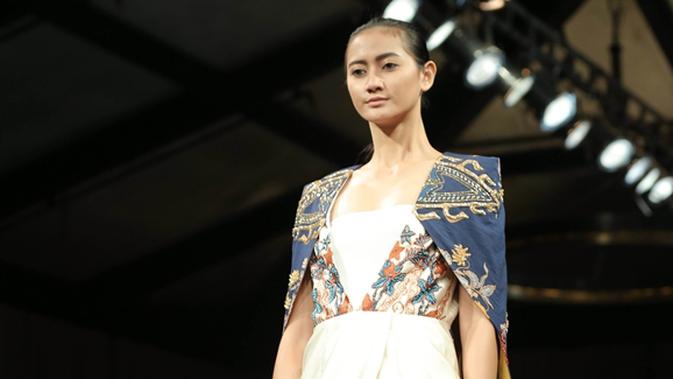 Tampil Modern dan Elegan dengan  Busana Ambah Batik  yang 