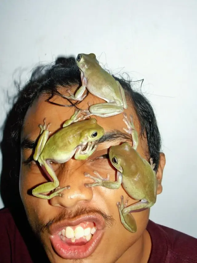 7 Potret Selfie Bareng Hewan di Muka, Bikin Merinding