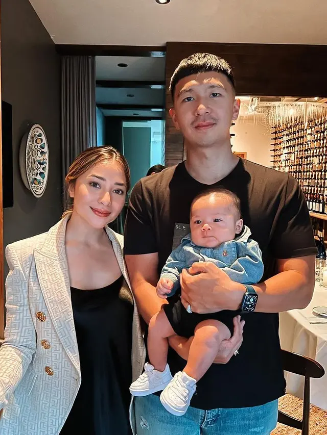 Nikita Willy, Indra Priawan dan Baby Izz. (Foto: Instagram/nikitawillyofficial94)