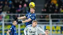 Augusto menjadi penentu kemenangan Inter melawan Como, baik melalui gol sundulannya maupun penyelamatan dramatis untuk mencegah gol penyama kedudukan. (AP Photo/Luca Bruno)