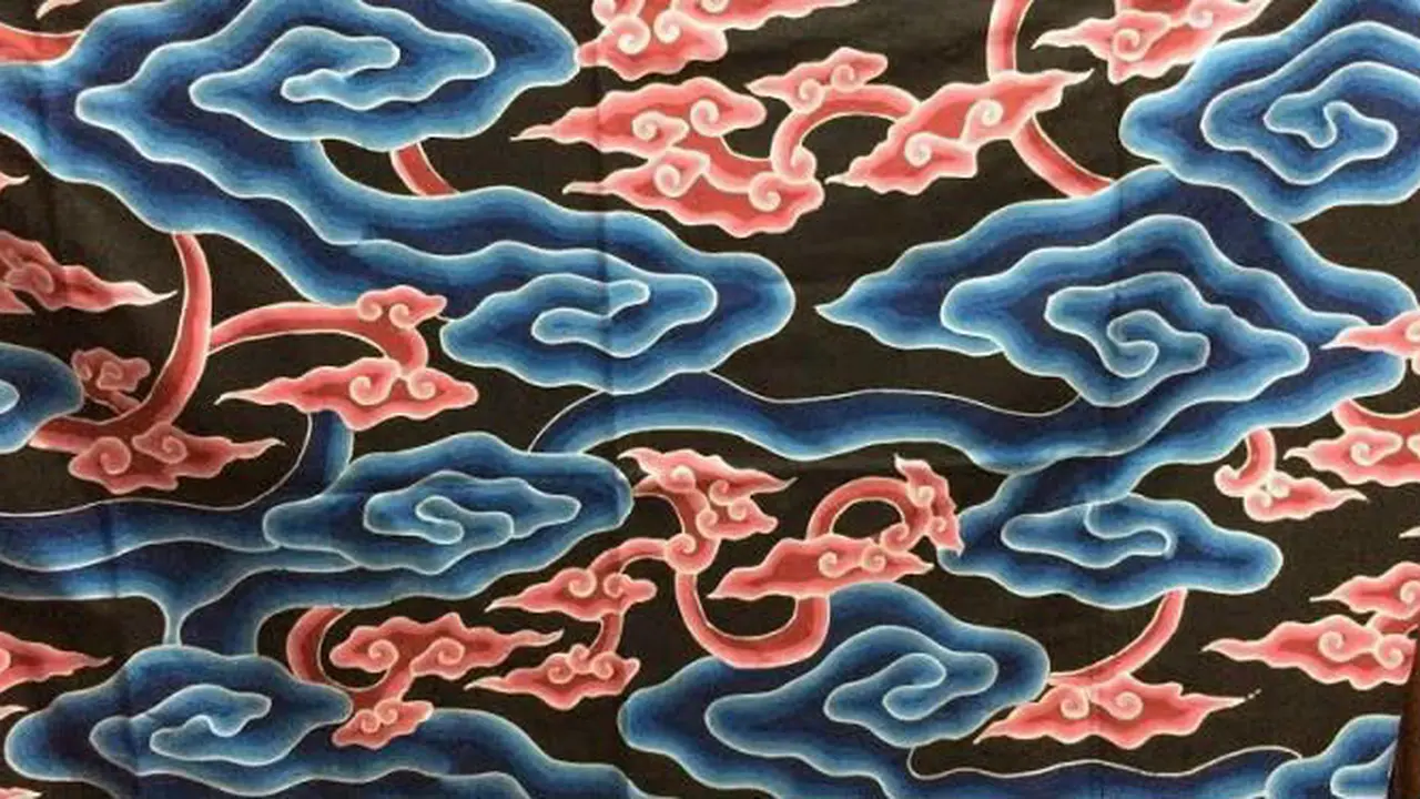 Dibalik Pembuatan Batik Mega Mendung Cirebon