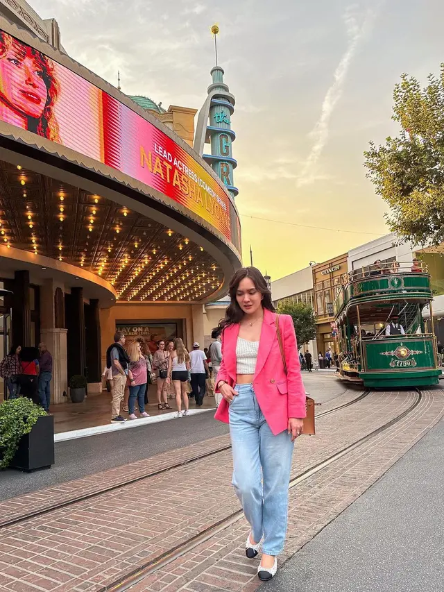 8 Inspirasi Outfit Musim Panas dari Shandy Aulia saat Liburan di Eropa, dari Bikini hingga Tropical Dress