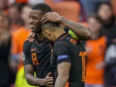 Giorginio Wijnaldum menyumbangkan dua gol pada pertandingan tersebut. Memphis Depay juga bermain cemerlang. Bukan hanya mencetak gol pembuka, dia juga mencatatkan satu assist. (Foto: AP/Pool/Peter Dejong)