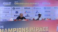 Thierry Henry (kiri) dan Dwight Yorke (kanan) dalam Konferensi Pers The Rivalry Returns di Jakarta (Bola.com/Merisa Amanda)