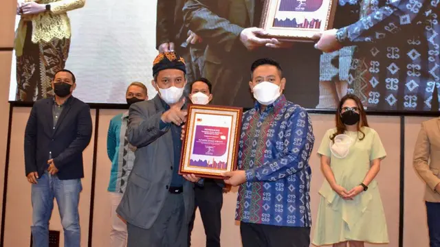 Head of Corporate Communication Elnusa Petrofin Sabet Penghargaan Pemimpin Humas Berpengaruh 2021