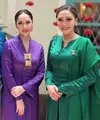 Bunga Citra Lestari dan Maia Estianty Dibalut Baju Kurung saat kondangan. [@maiaestiantyreal]
