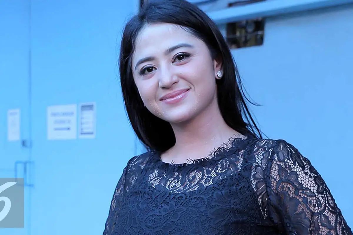 Dewi Perssik