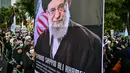 Peringatan Hari Al-Quds Internasional menjadi bentuk solidaritas global mendukung kemerdekaan Palestina dan menolak pendudukan Israel di Yerusalem (Al-Quds). Tampak dalam foto poster pemimpin tertinggi Iran, Ayatollah Ali Khamenei yang gugur dalam serangan Amerika Serikat dan Israel pada akhir Februari lalu, selama berunjuk rasa memperingati Hari Al-Quds, di Surabaya, Jawa Timur, Jumat (13/3/2026). (Juni KRISWANTO/AFP)
