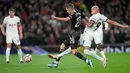 Memasuki babak kedua, Tottenham Hotspur sukses menggandakan keunggulan berkat gol Maddison pada menit ke-54. Lagi-lagi diawali kesalahan pemain Fulham, Son mampu mengirim umpan yang diselesaikan menjadi gol oleh Maddison. (AP Photo/Kin Cheung)