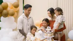 Seperti inilah potret acara baby shower yang baru saja digelar Irfan Bachdim dan Jennifer Bachdim menjelang kelahiran anak ke-4 mereka. Jennifer pun menyebut acara ini merupakan baby shower terakhirnya. (Liputan6.com/IG/@jenniferbachdim)
