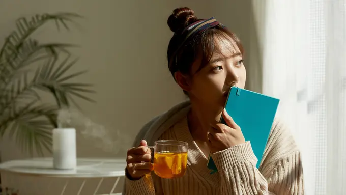 perempuan dan minum teh masa lalu