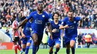 Ekspresi Wes Morgan setelah mencetak gol ke gawang Southampton dalam laga Liga Inggris di Stadion King Power, Leicester, Minggu (3/4/2016). (AFP/Ben Stansall)