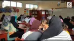 Orangtua pada murid sebuah sekolah dasar di Sukabumi protes lantaran anaknya dihukum secara tak lazim dengan diminta merokok oleh gurunya.