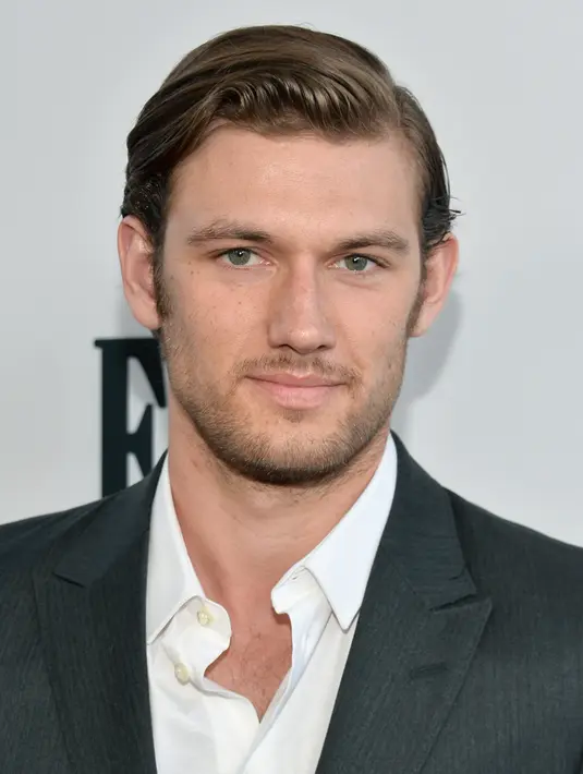 Mantan kekasih dari Dianna Agron ini memilih bungkam ketika ia ditanya oleh awak media. (AFP/Bintang.com)