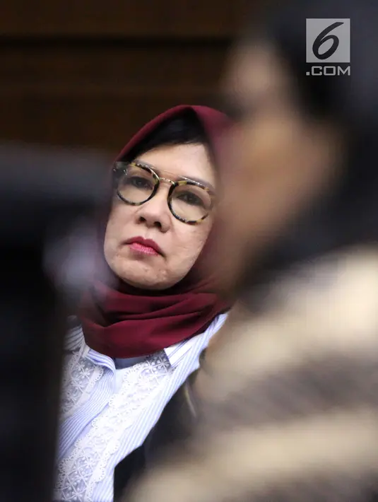 Mantan Dirut PT Pertamina (Persero), Karen Agustiawan saat menjalani sidang lanjutan pemeriksaan saksi-saksi di Pengadilan Tipikor, Jakarta, Kamis (2/5/2019). Sebelumnya, Karen didakwa terlibat dugaan korupsi investasi perusahaan di Blok BMG Australia tahun 2009. (Liputan6.com/Helmi Fithriansyah)