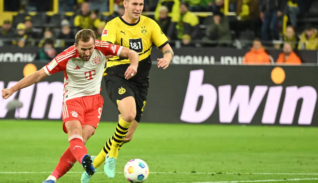 Borussia Dortmund dikalahkan Bayern Munchen dengan skor telak 4-0, di mana Harry Kane mencetak hattrick di laga ini. (INA FASSBENDER / AFP)