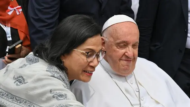 Sri Mulyani Bertemu Paus Fransiskus di Masjid Istiqlal