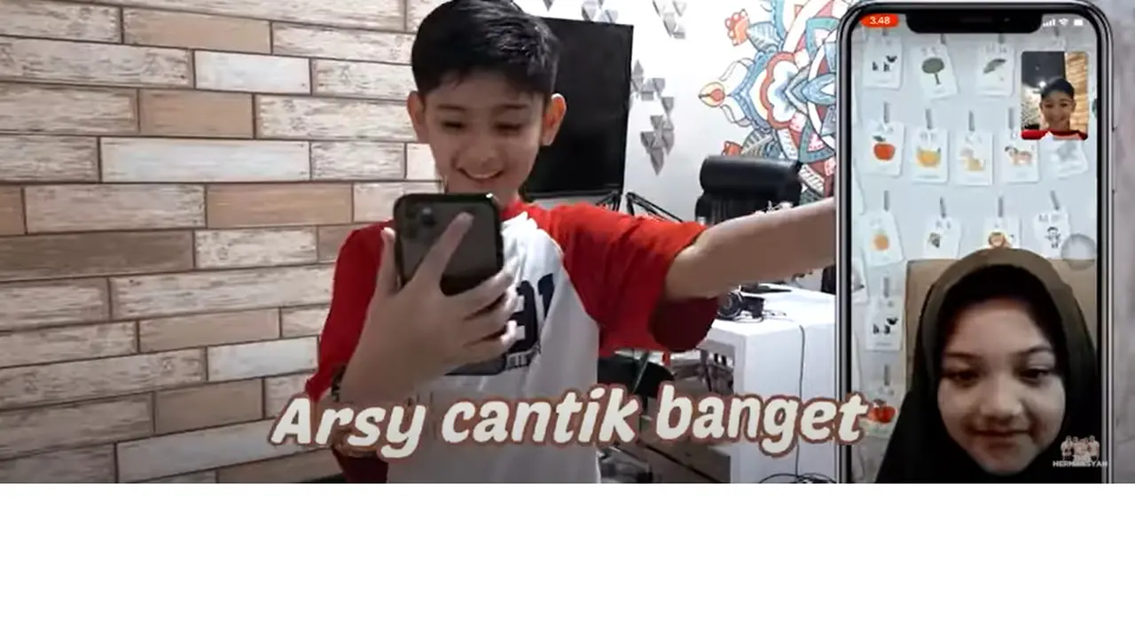 King Faaz video call dengan Arsy Hermansyah.