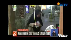 Miris, seorang guru honorer dan keluarga tinggal di sebelah toilet sekolah dasar di Pandeglang, Banten.
