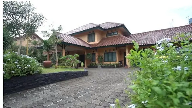 Bak Resort, Ini 8 Potret Rumah Mewah Ikang Fawzi dan Marissa Haque
