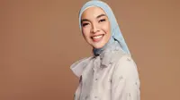 6 Outfit Gamis Ala Tika Bravani, Pemain Serial Sore yang Kini Telah Berhijab