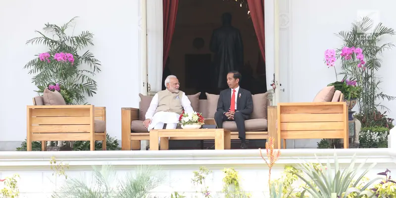 Jokowi Ajak PM India Bincang Santai di Halaman Belakang Istana