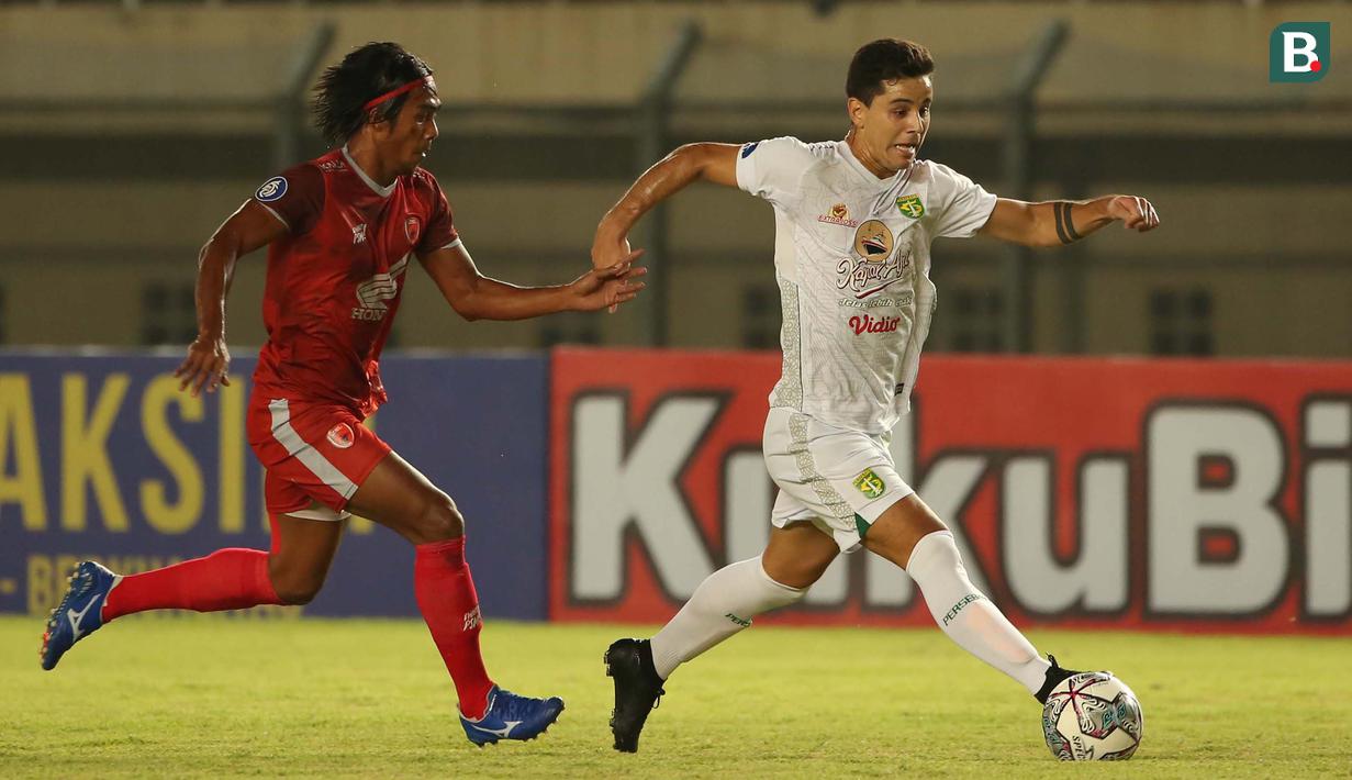 Tidak ada tambahan gol yang tercipta sepanjang babak kedua berlangsung. Skor 3-1 masih bertahan sampai wasit Aprisman Aranda meniup peluit panjang dan PSM berhak mengemas tiga poin dari kemenangan ini. (Bola.com/Ikhwan Yanuar)