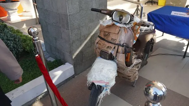 Gagal Selundupkan Ganja 10,8 Kg ke Sulawesi, Vespa Bodong Diamankan Polisi