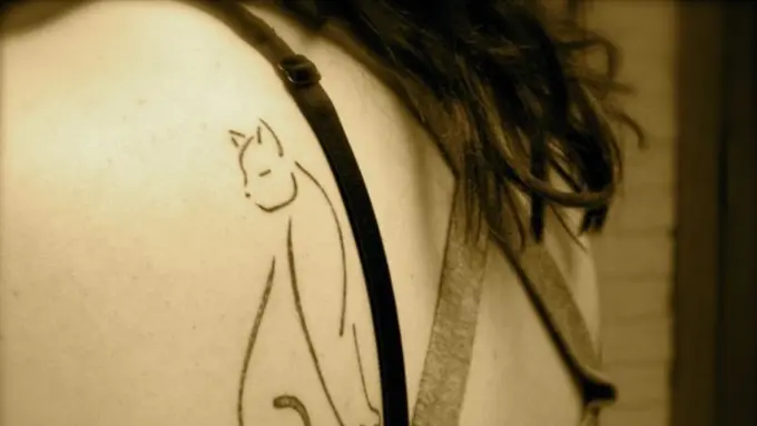 [Bintang] 25 Inspirasi Tato untuk Para Pecinta Kucing