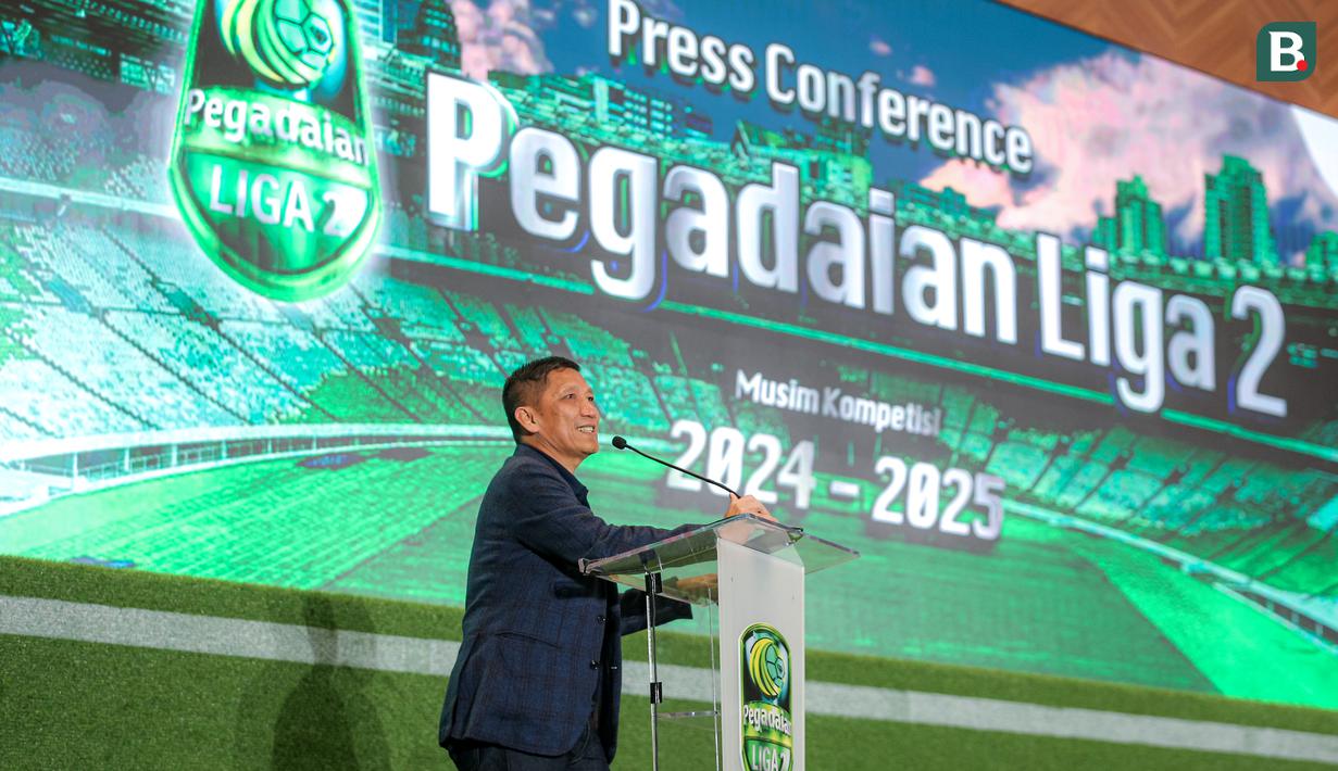 Direktur utama, PT LIB Ferry Paulus memberikan sambutan saat konferensi pers Pegadaian Liga 2 2024/2025 yang berlangsung di The Gade Tower, Senen, Jakarta, Selasa (03/09/2024). (Bola.com/Bagaskara Lazuardi)