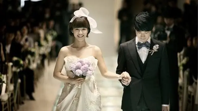 6 Cerita Pasangan Artis K-Pop Saat Temukan Cinta