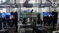 Sejumlah Mahasiswa sedang melakukan pratek lapangan di kampus ASTRAtech, Cikarang, Kabupaten Bekasi, Jawa Barat, Senin (22/5/2023). (Liputan6.com/Herman Zakharia)