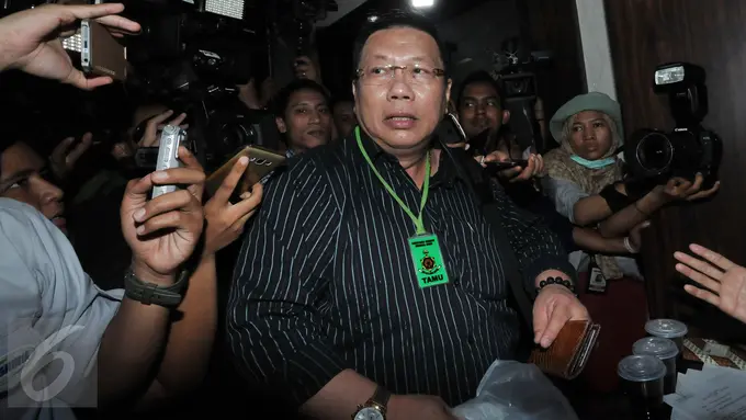 Yudi Berkunjung ke Sel Tahanan Polda, Jessica Teteskan Air Mata