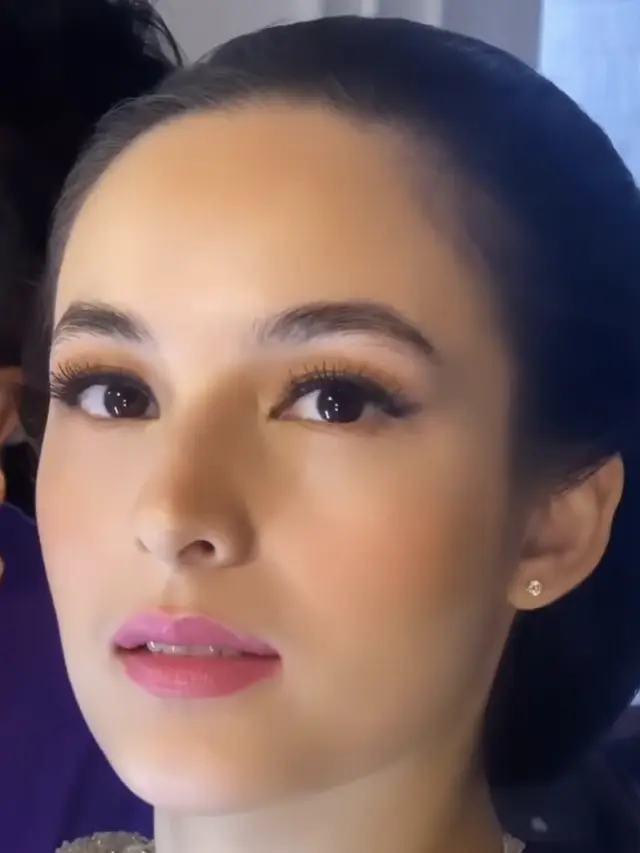 Pesona Chelsea Islan Dibalut Kebaya Putih