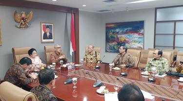 Mahfud MD saat rapat di Badan Pembinaan Ideologi Pancasila bersama Megawati, Try Sutrisno, Buya Syafei Ma’arif.