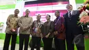 Sejumlah menteri Kabinet Kerja berpose bersama Perwakilan PBB untuk Indonesia Douglas Broderick (kanan) saat Pameran Kerjasama Selatan-Selatan Triangular (KSST) di Jakarta, (19/4/2015). (Liputan6.com/Herman Zakharia)