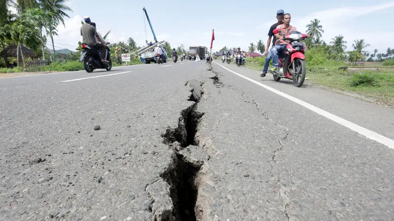 20161207- Kondisi Masjid di Aceh Usai Dihantam Gempa-Reuters-AFP Photo