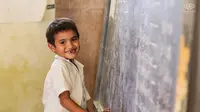 Membangun kembali sekolah di daerah-daerah tertinggal di Indonesia merupakan misi Happy Hearts Indonesia. (dok. Instagram @happyheartsindonesia/https://www.instagram.com/p/B1QOZloAL94/)