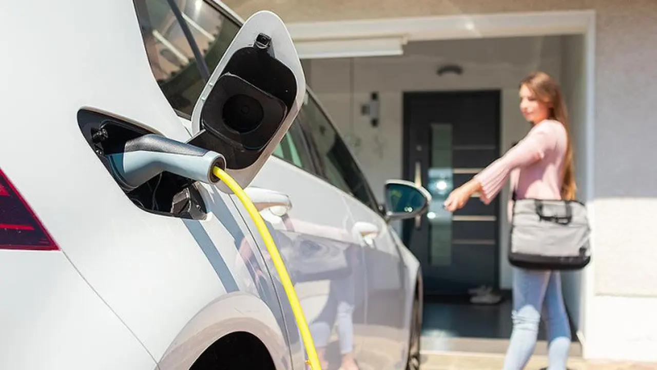 Layanan Charge2Go bisa meminimalisir kecemasan pemilik mobil listrik (Carsales Australia)